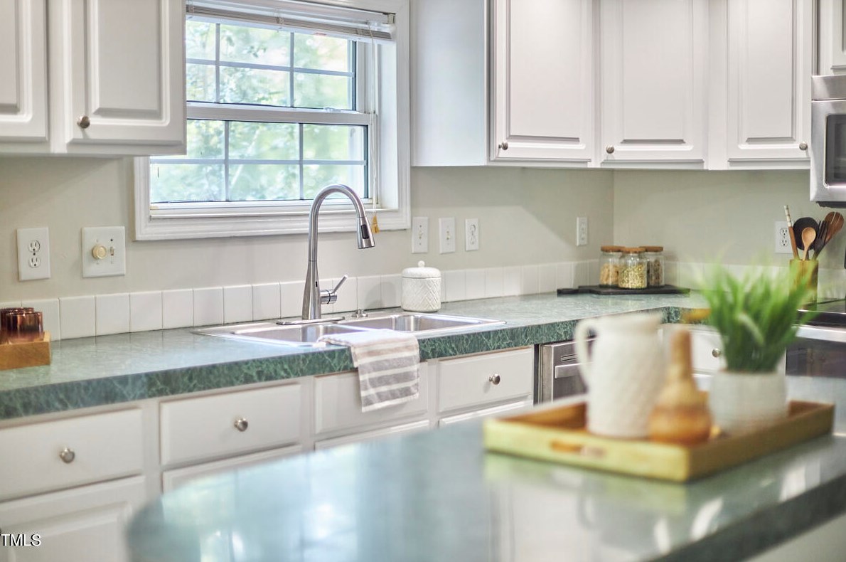 105 Woodridge Dr, Durham NC  27707-2839 exterior
