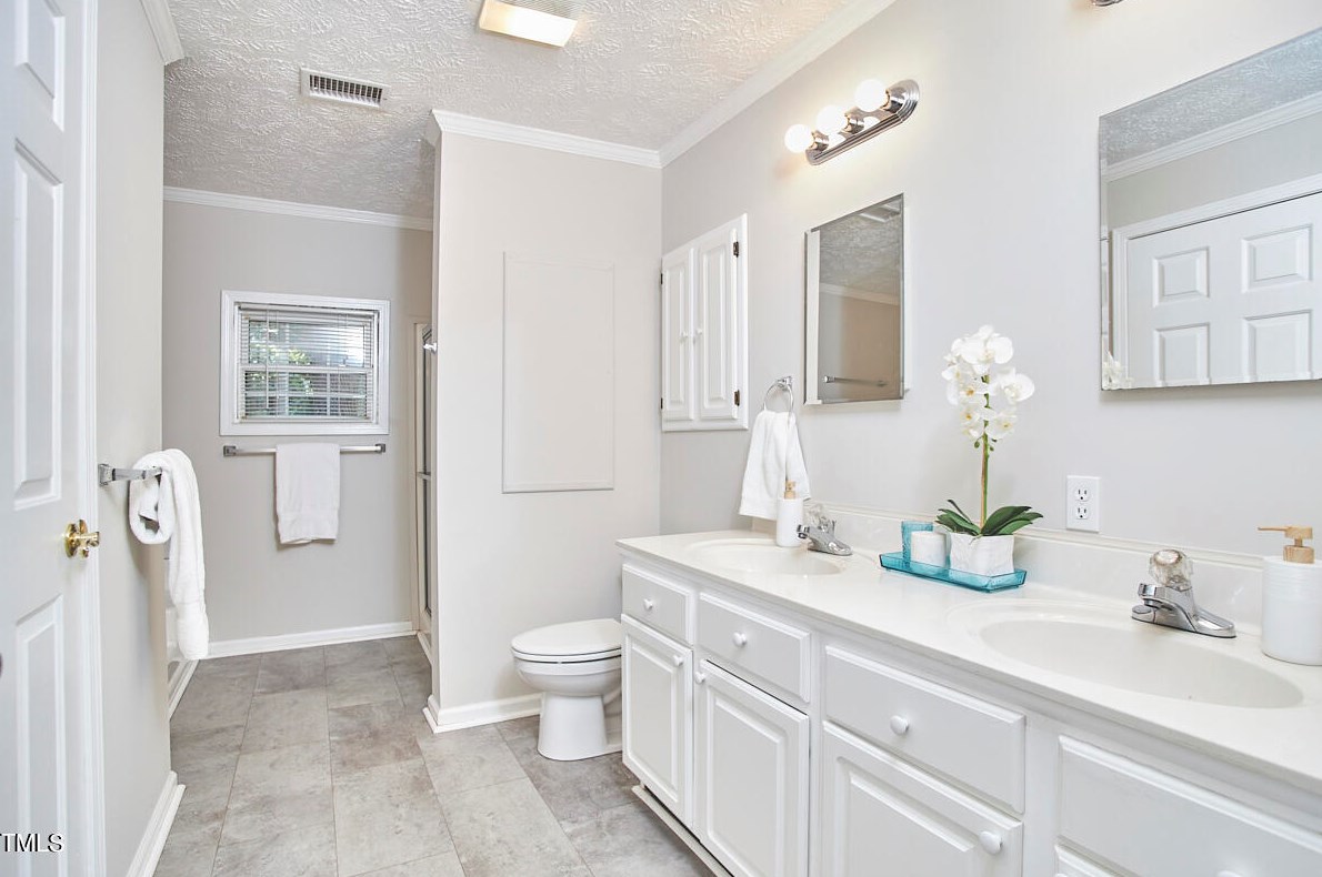 105 Woodridge Dr, Durham NC  27707-2839 exterior