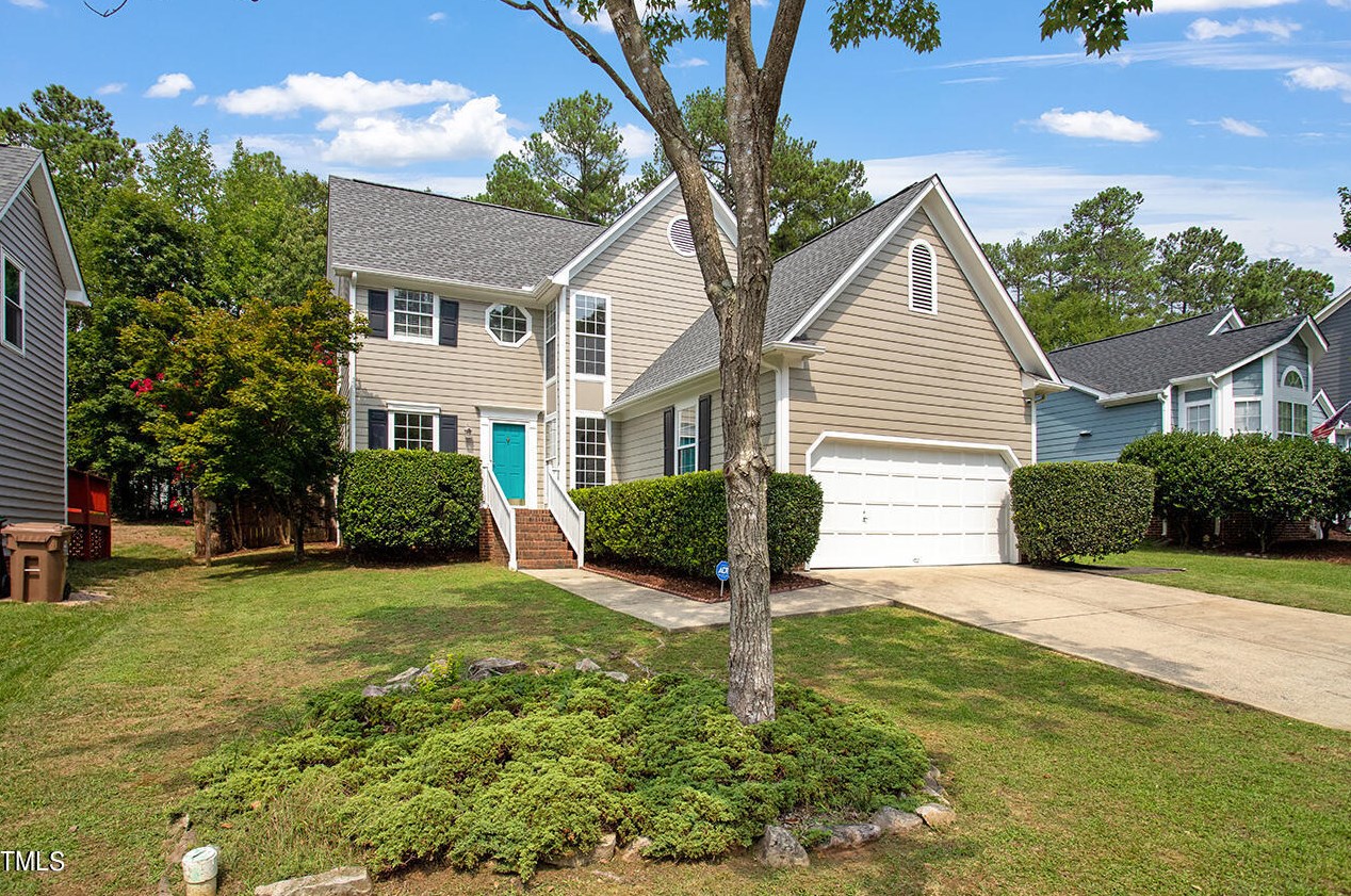 209 Trailview Dr, Cary NC  27513-1622 exterior