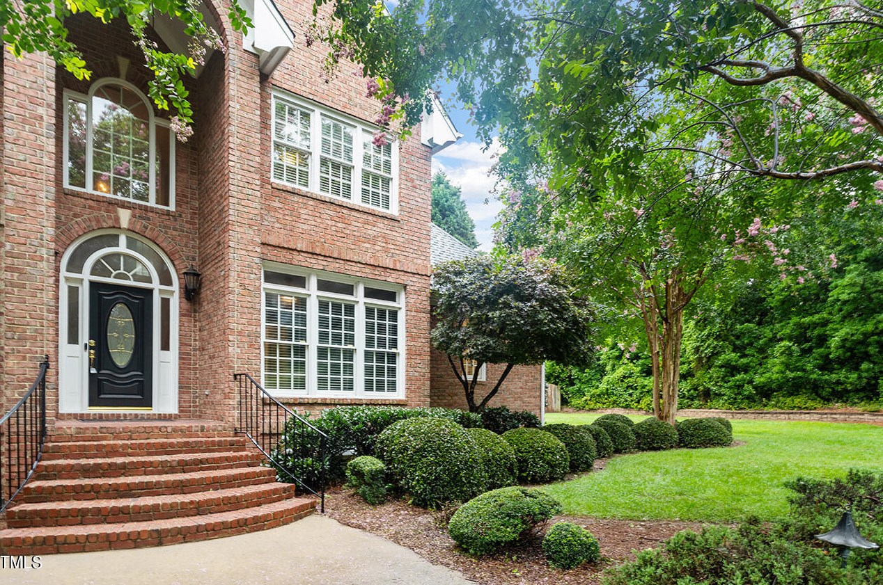 909 Rockfall Ct, Raleigh, NC 27614