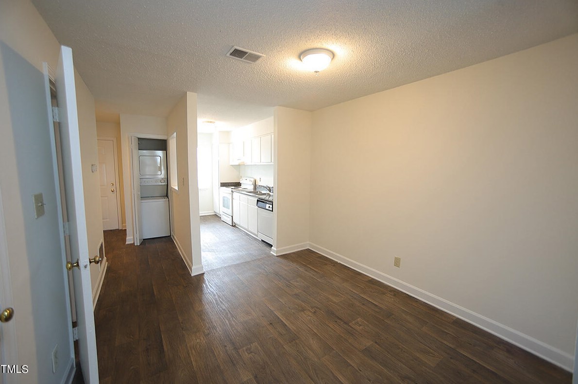 2504 Avent Ferry Rd #204, Raleigh, NC 27606