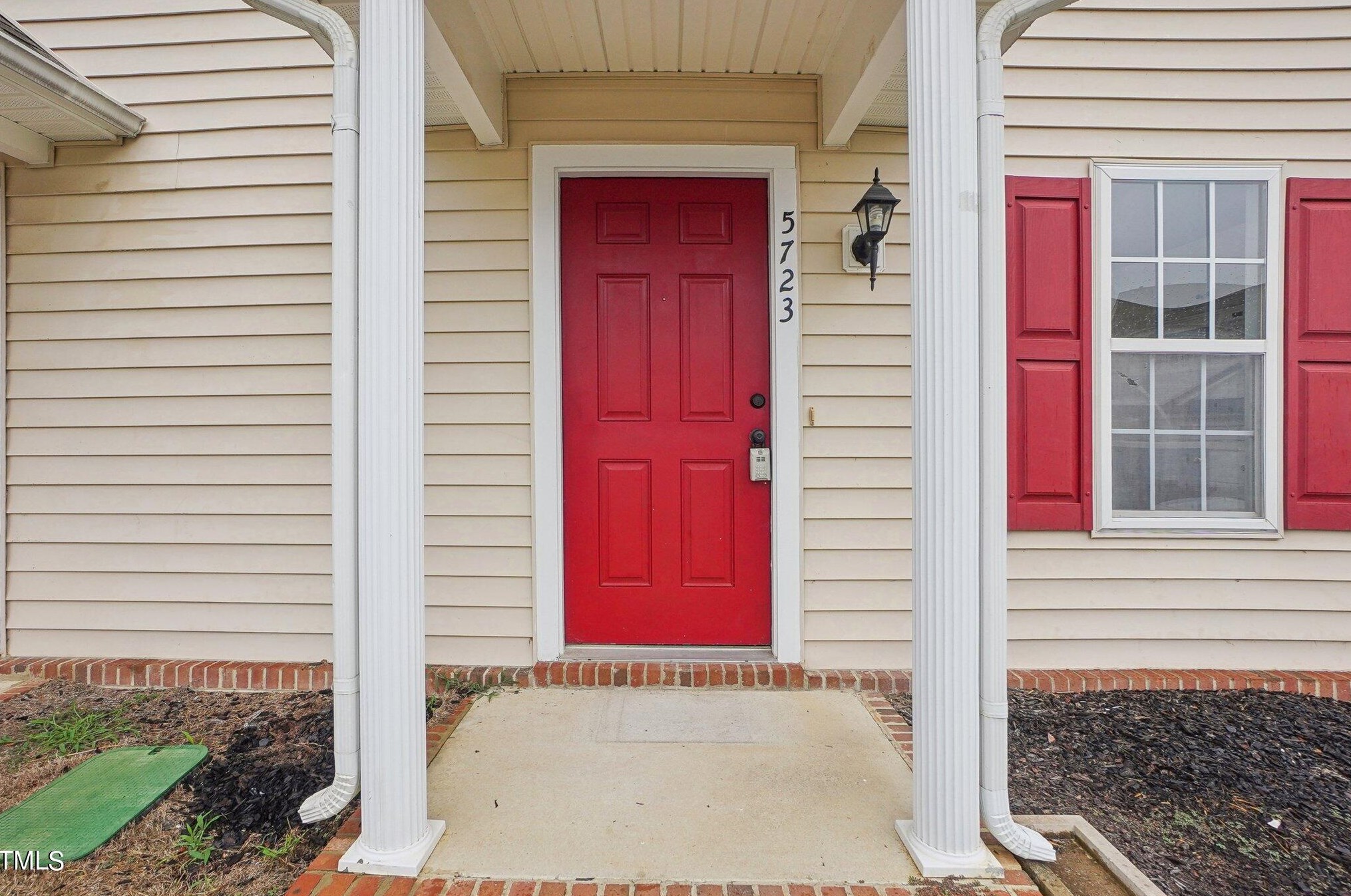 5723 Osprey Cove Dr, Raleigh, NC 27604-4088