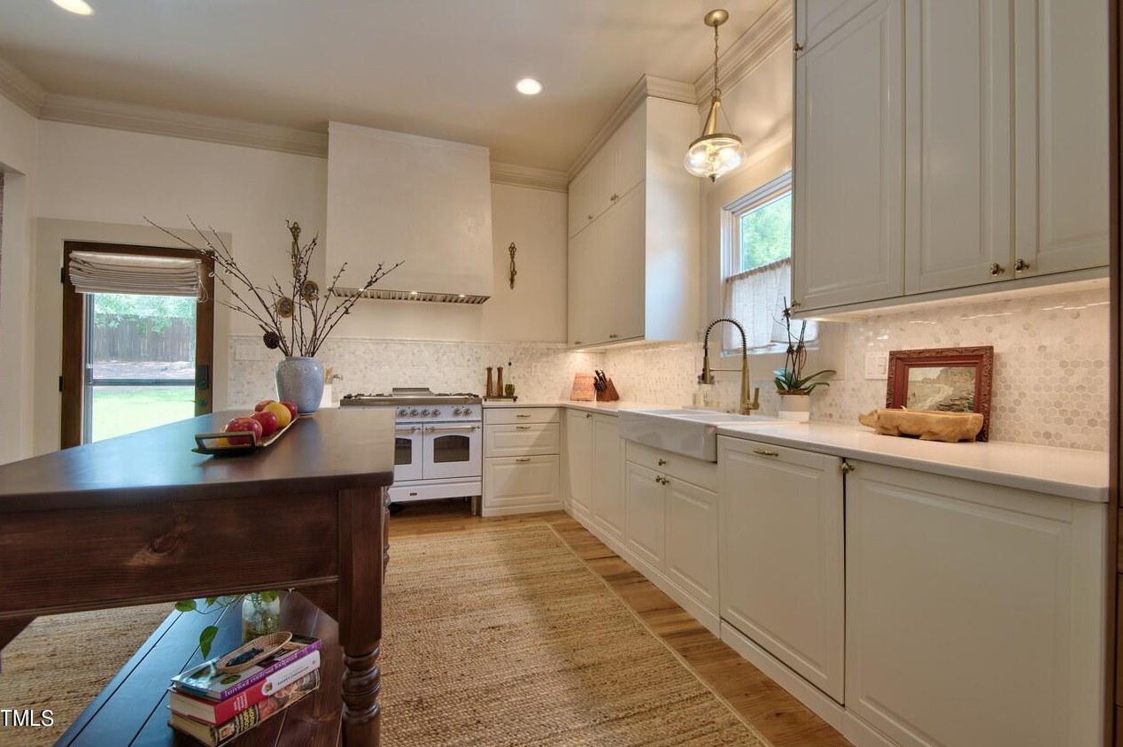 705 Queen St, Durham NC  27701-2547 exterior