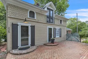 225 E Corbin St, Hillsborough, NC 27278 - Photo 2