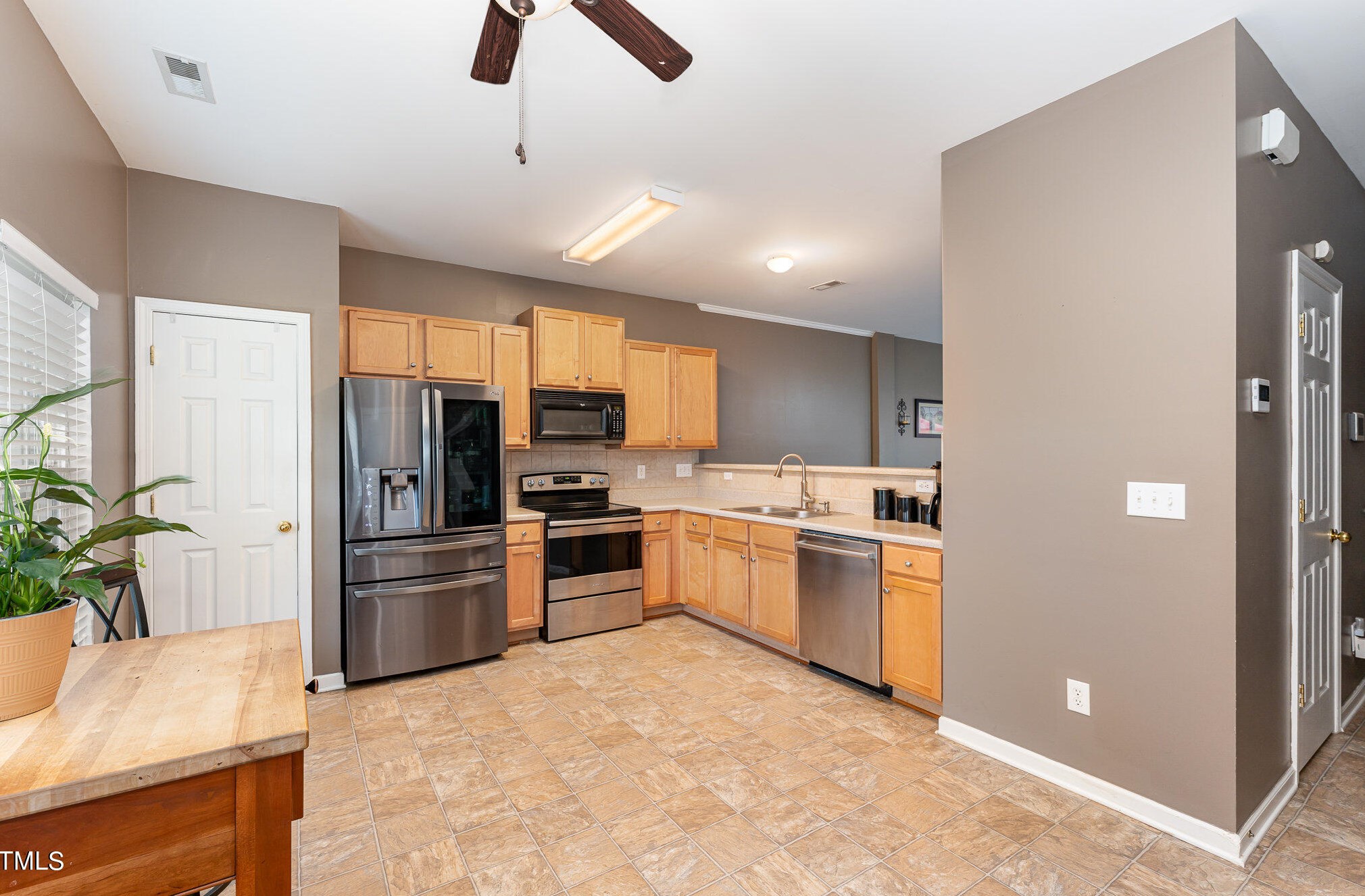 905 Straywhite Ave, Apex NC 27539-9007 exterior