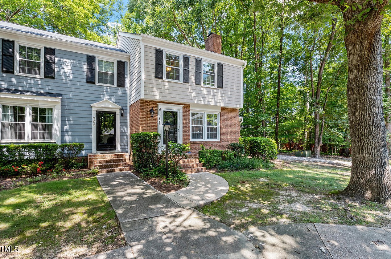 707 Collington Dr, Cary, NC 27511-5836