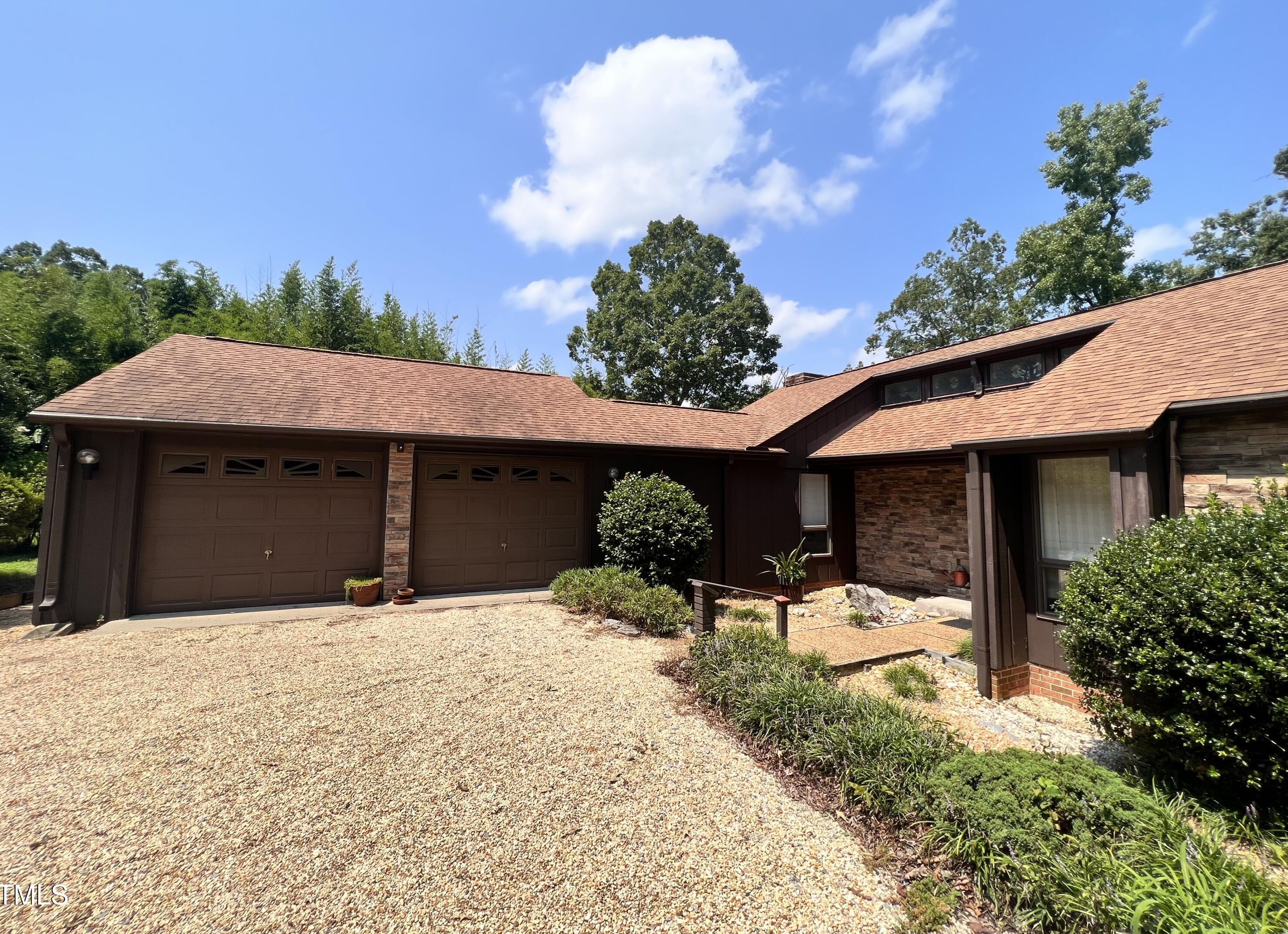 307 Riverside Trl, Roanoke Rapids, NC 27870-9576