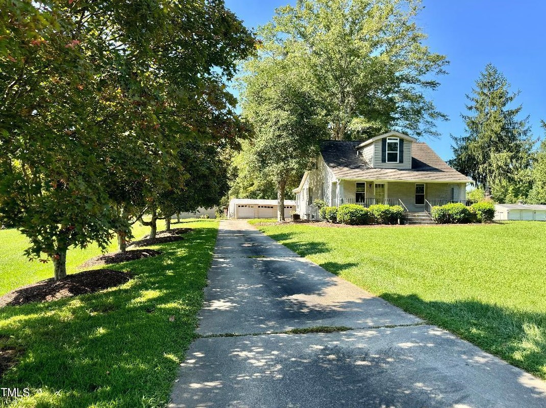 714 Oxford Rd, Roxboro, NC 27573