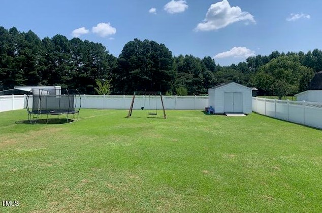 140 Knottingham Ct, Dunn, NC 28334