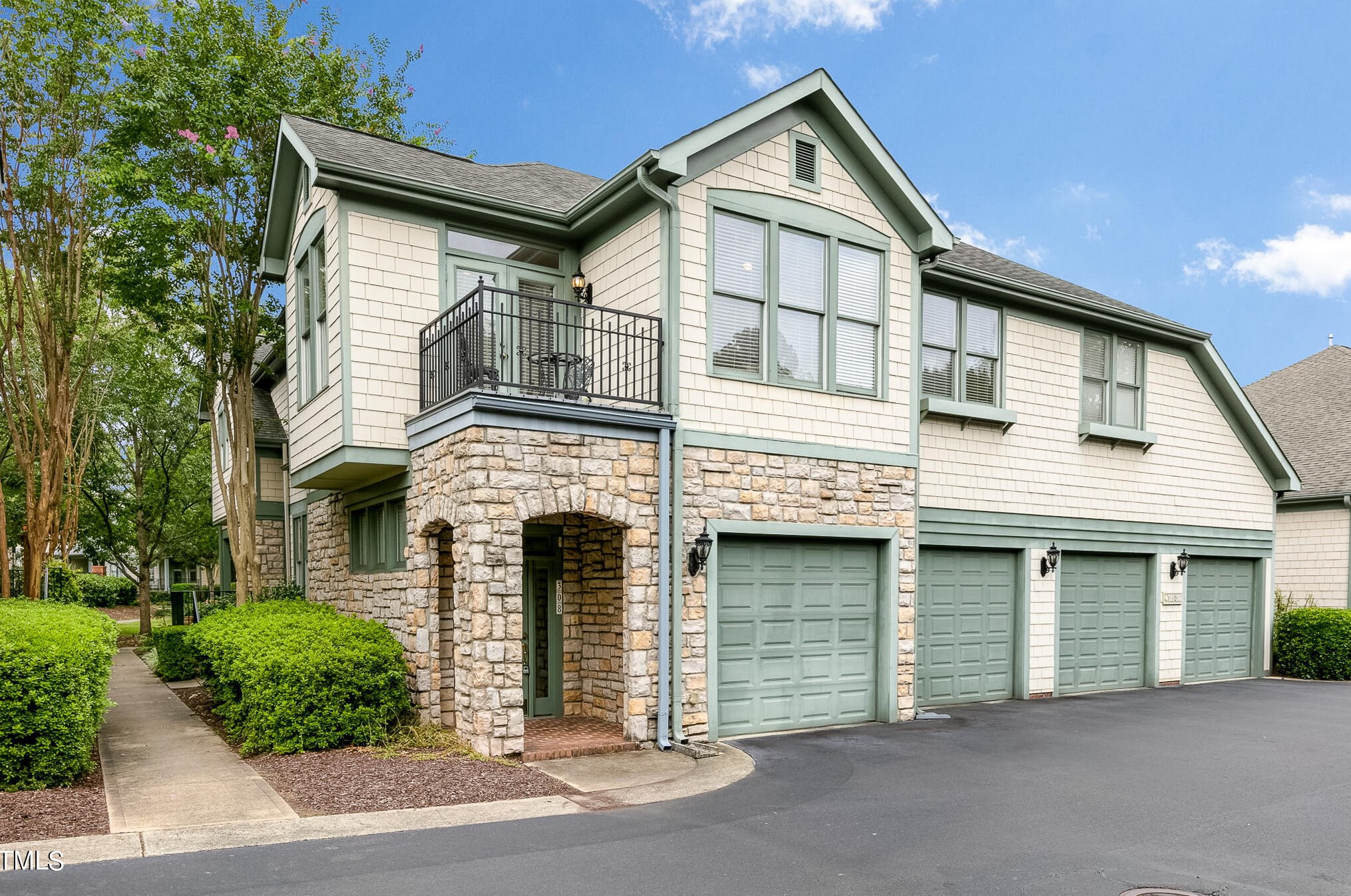 308 Presque Isle Ln #bldg 300, Chapel Hill, NC 27514