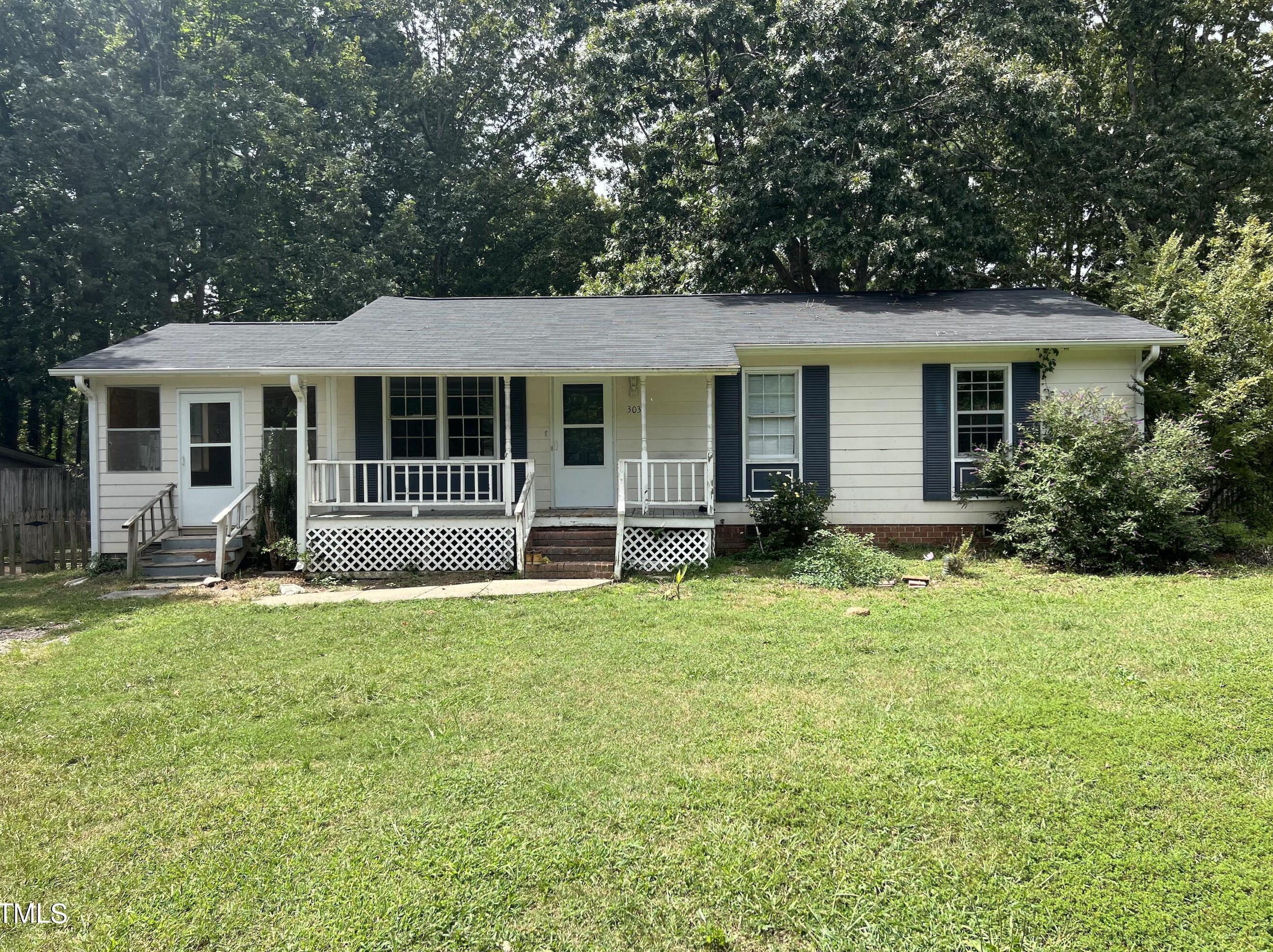 303 N Gaylee Lake Dr, Eagle Rock, NC 27591