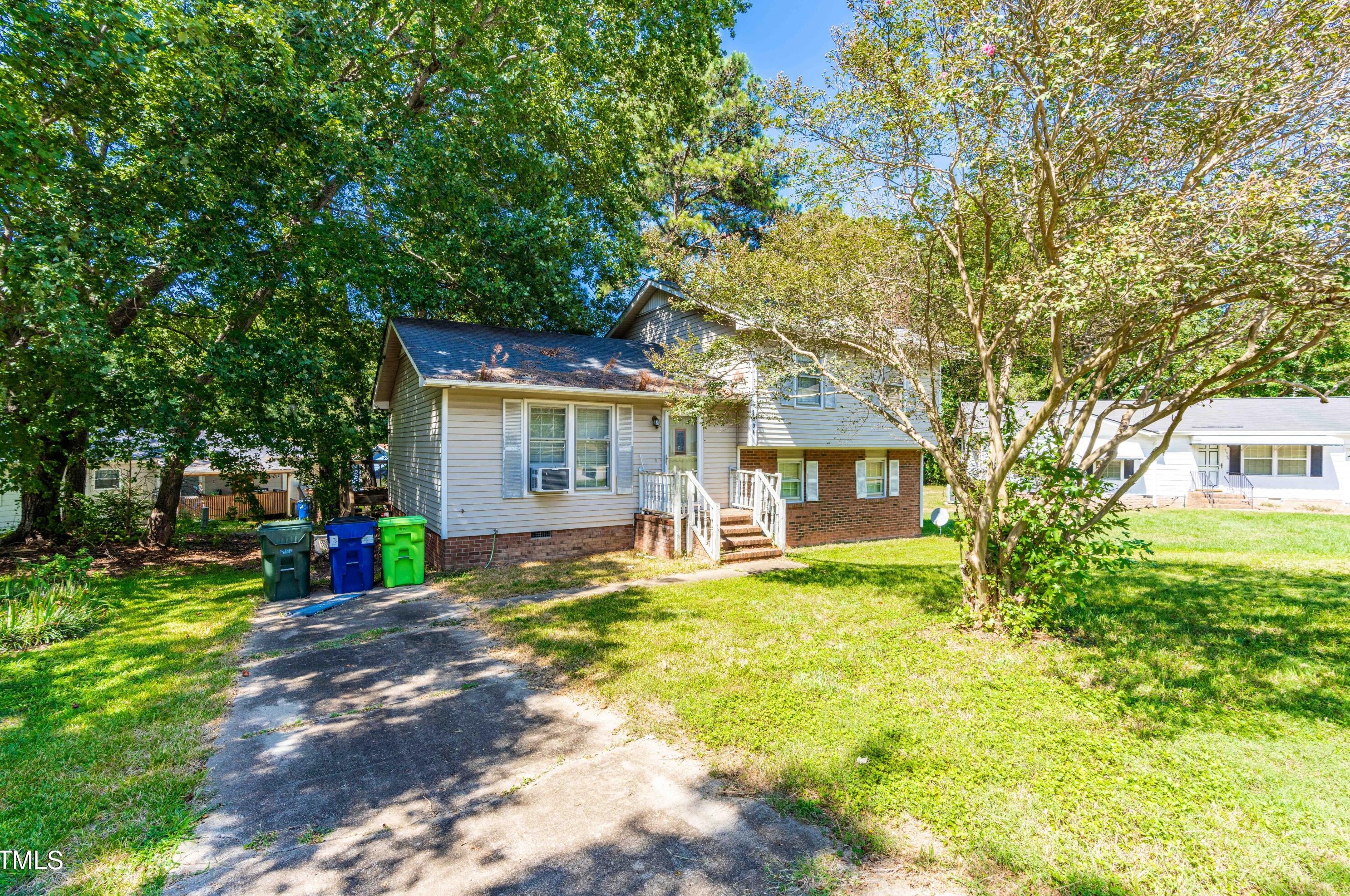 2604 Sourwood St, Raleigh, NC 27610