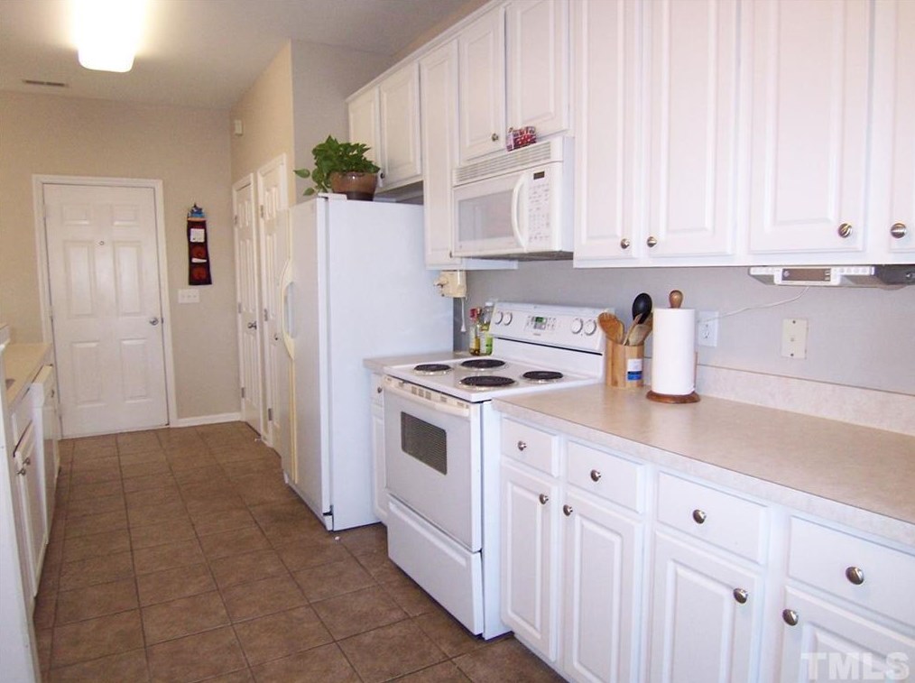 5520 Creekdale Cir, Raleigh, NC 27612