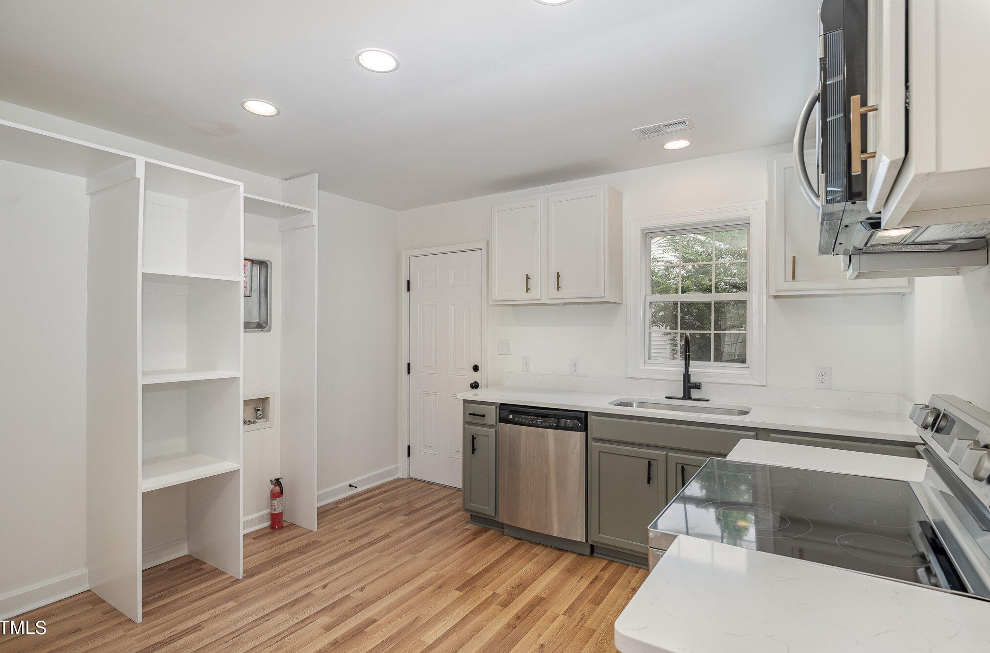 637 Matthews St, Sanford, NC 27330