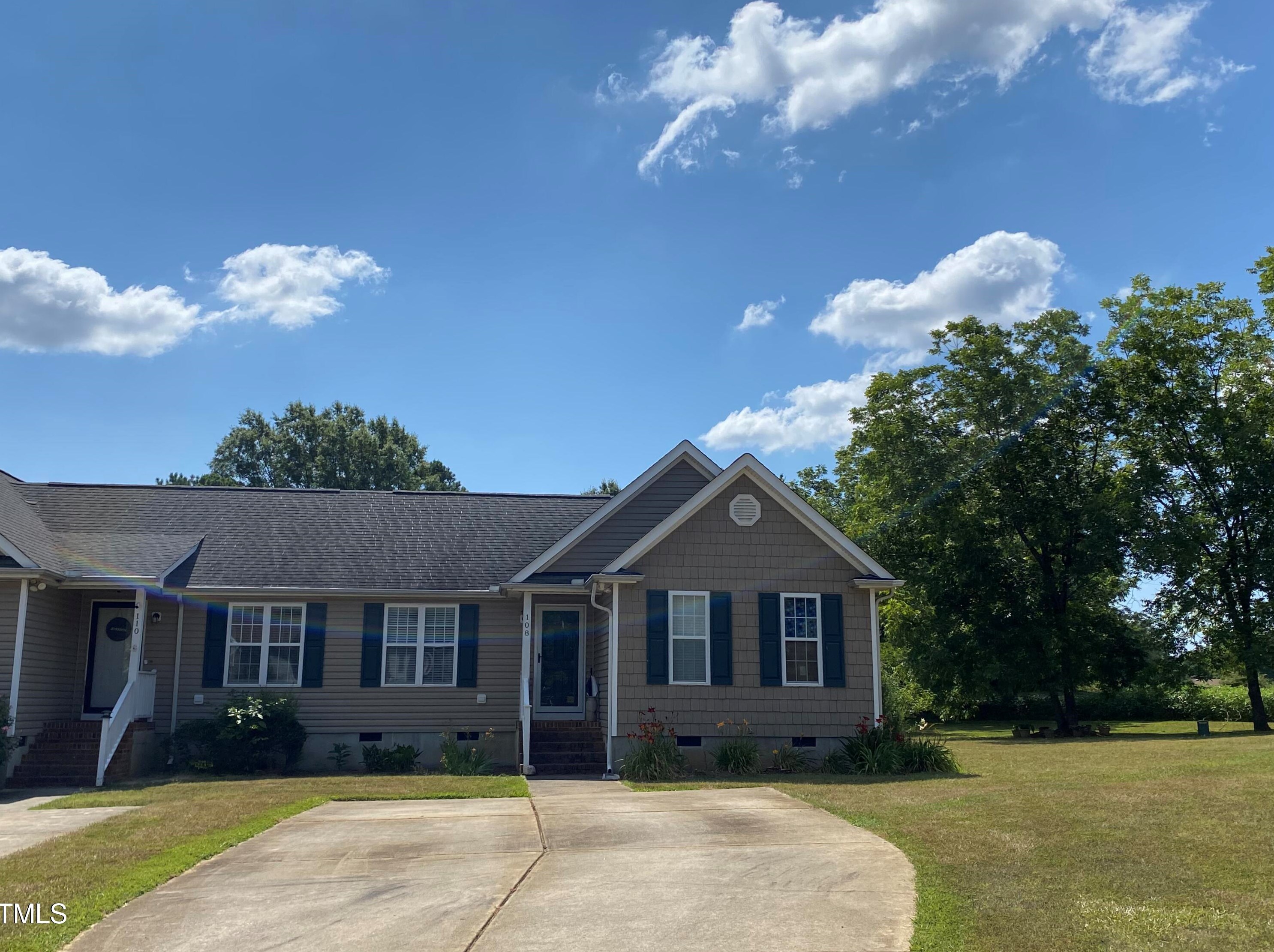 108 Cottage Ct, Youngsville, NC 27596-9038