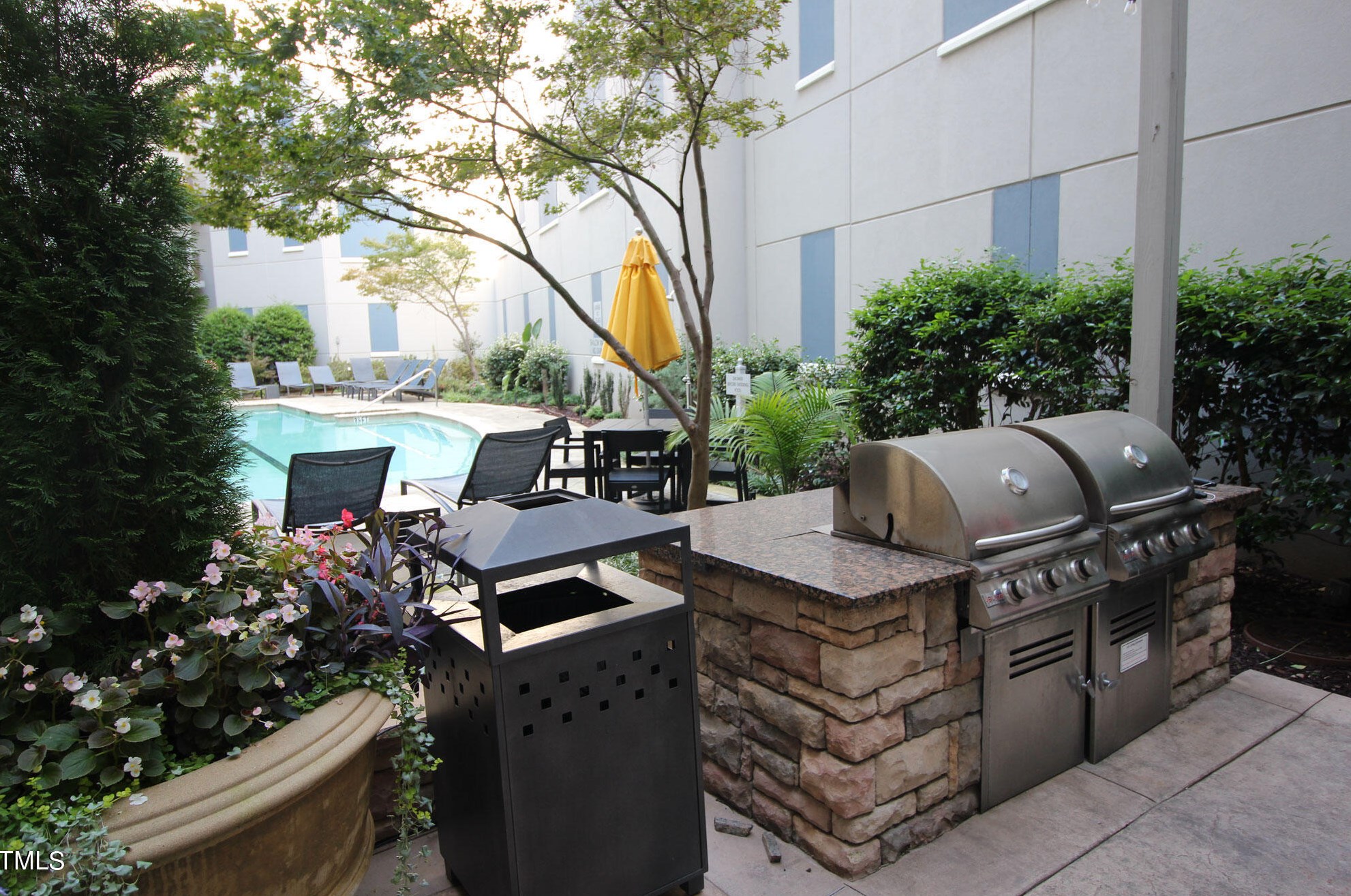 222 Glenwood Ave, Raleigh NC  27603-1479 exterior
