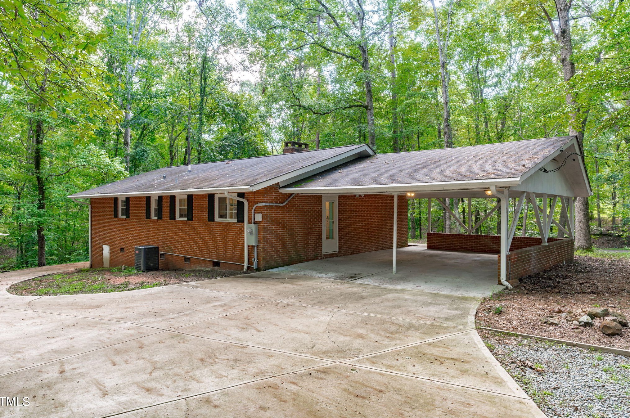 2708 Piedmont Dr, Sanford, NC 27330