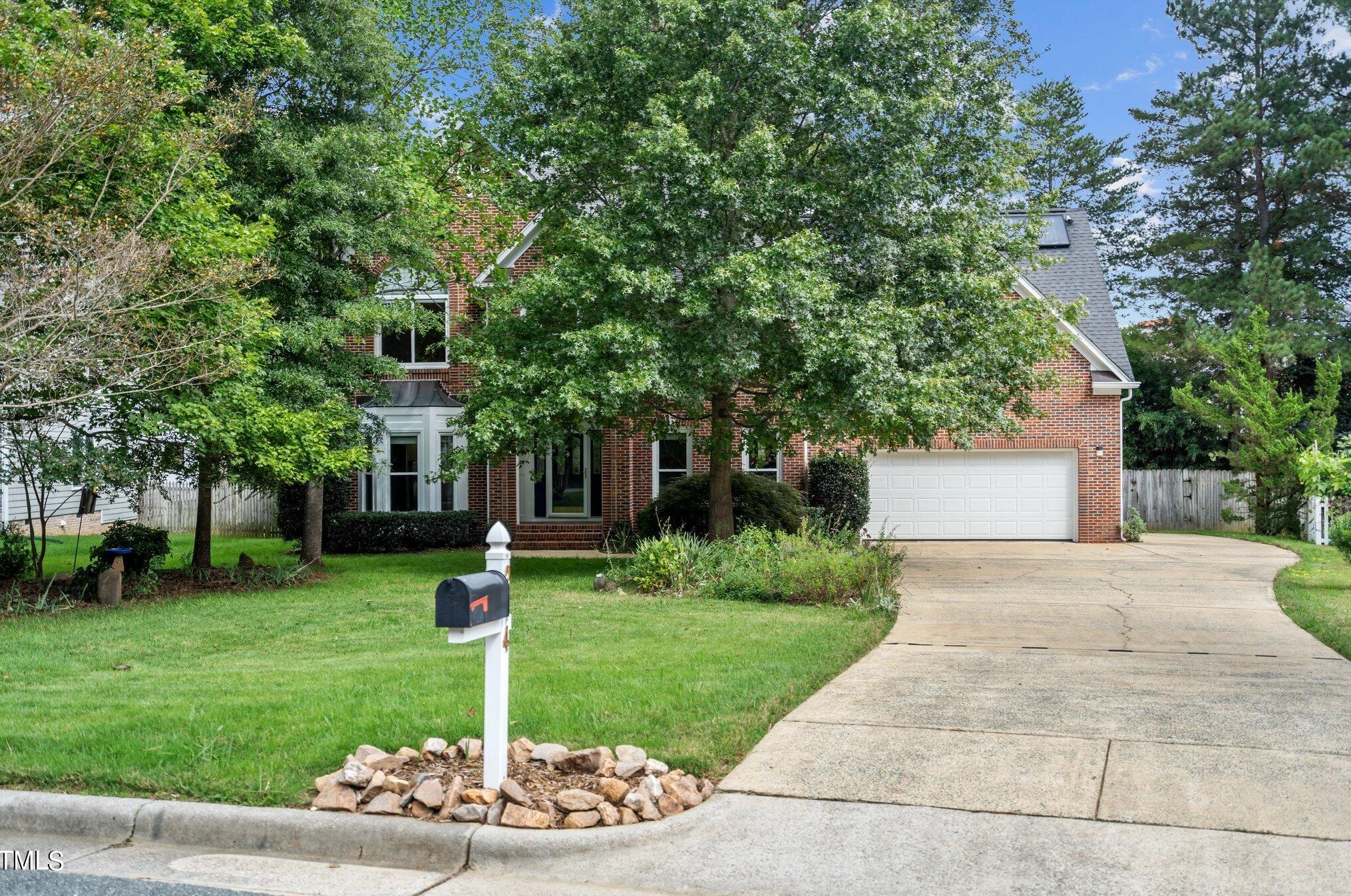 214 Windhover Dr, Chapel Hill, NC 27514