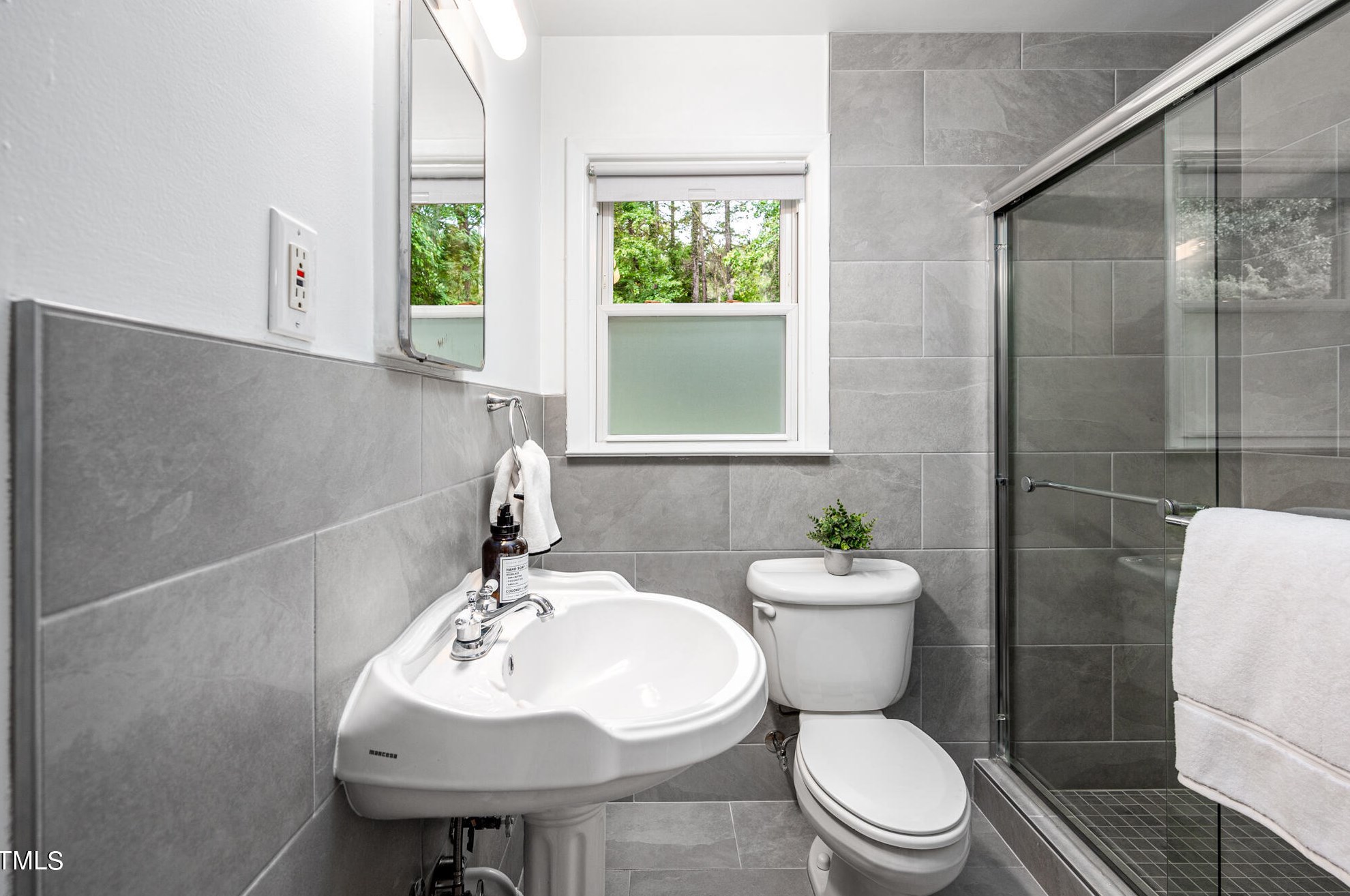 1605 Albany St, Durham NC 27705-3131 exterior