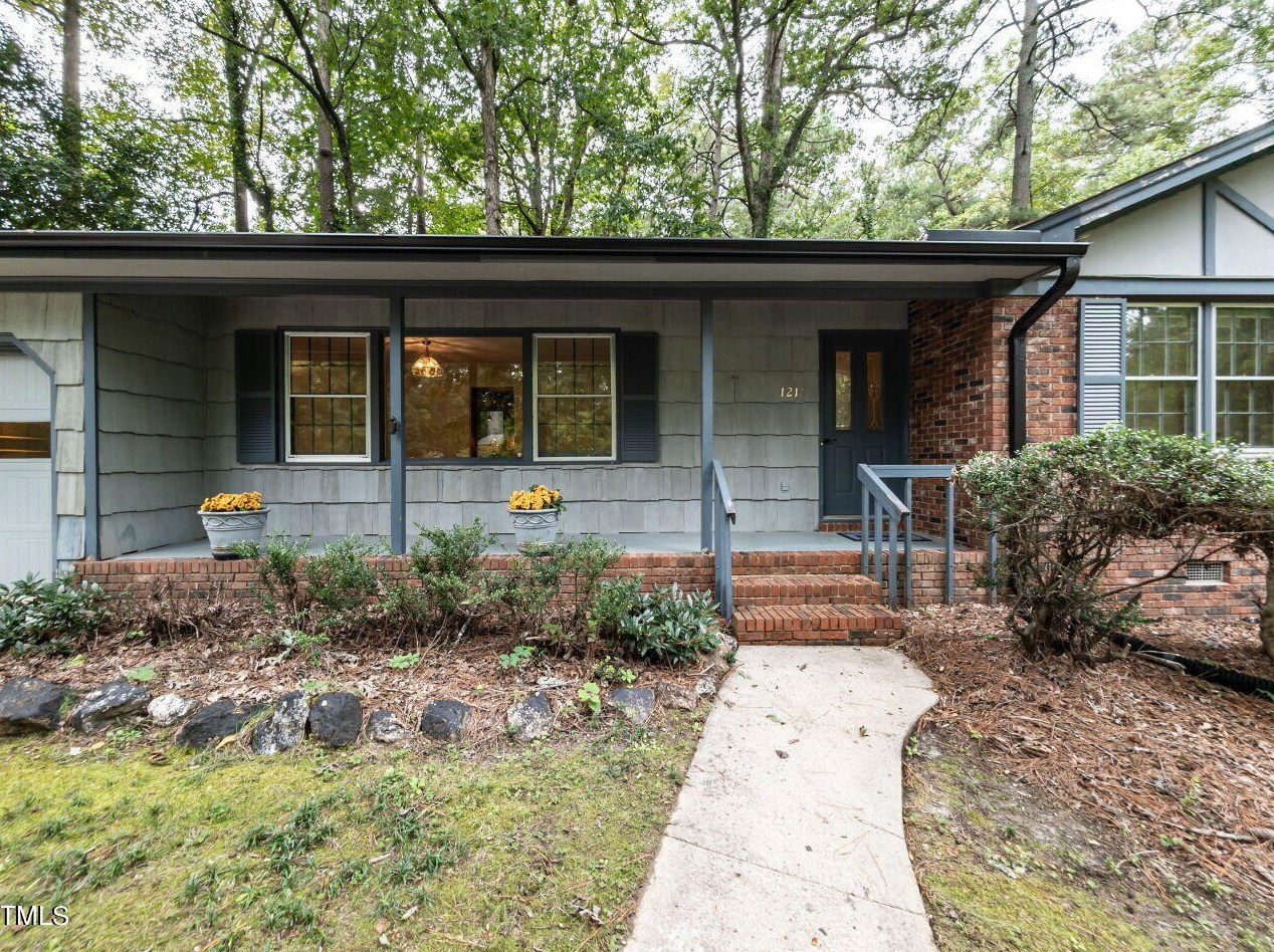1216 Scott Pl, Cary, NC 27511-4721
