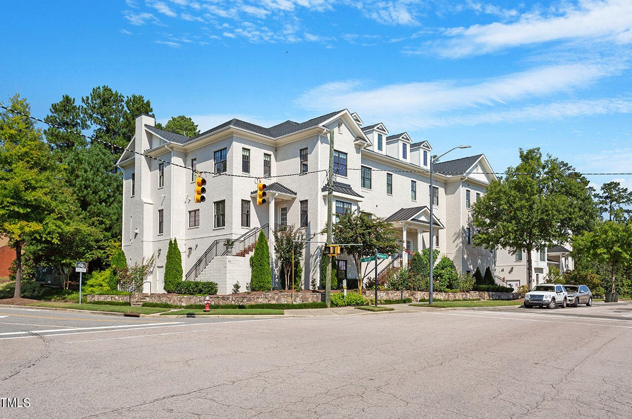 211 Meadowmont Ln, Chapel Hill, NC 27517