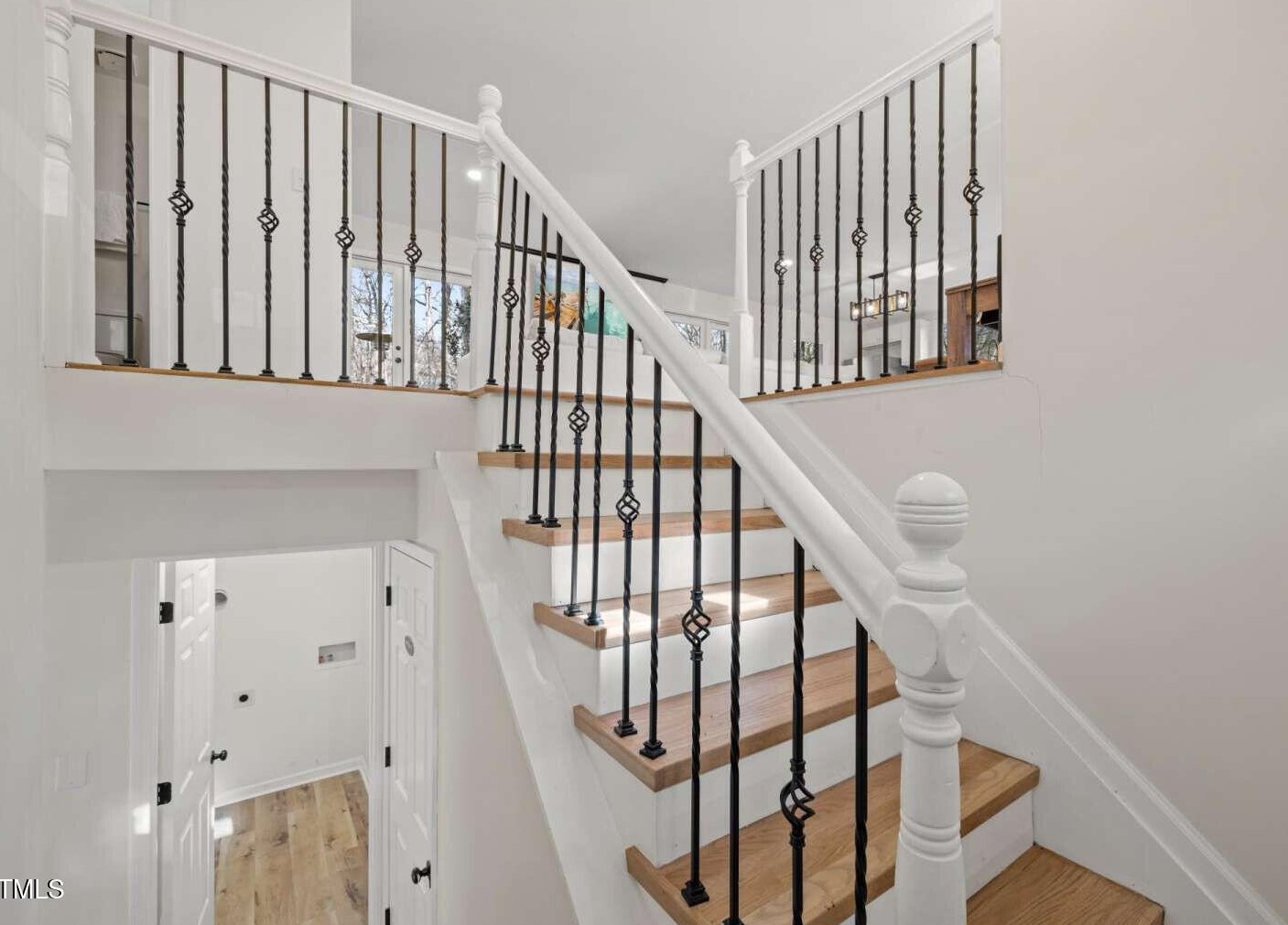 5309 Foxlair Rd, Chapel Hill, NC 27516-8174