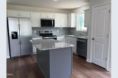 130 Tulipfield Way, Benson, NC 27504 - Photo 4