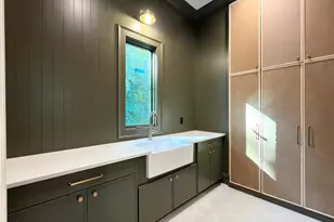 3601 Alamance Dr, Raleigh, NC 27609 - Photo 26