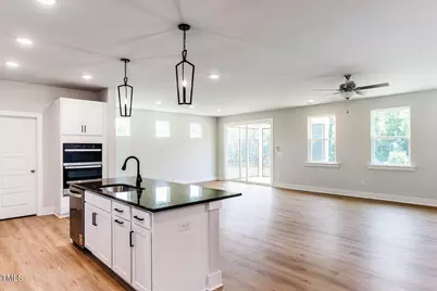 207 Golfview Avenue, Benson, NC 27504 - Photo 8