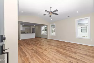 229 E Washington Street, Coats, NC 27521 - Photo 6