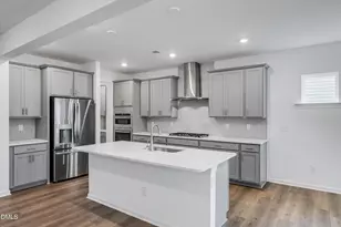 200 Seagraves Creek Ln, Holly Springs, NC 27540 - Photo 2