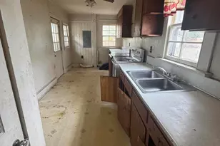 212 S 6th St, Smithfield, NC 27577 - Photo 8