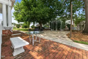 309 W Divine St, Dunn, NC 28334 - Photo 4