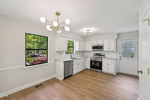 11 Sweetbay Ct, Durham, NC 27704 - Photo 2