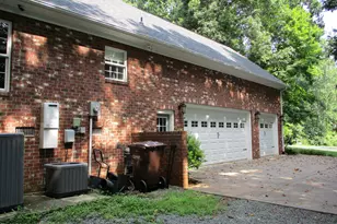 1420 Valleywood Ct, Burlington, NC 27217 - Photo 6