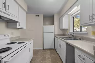 667 Pine Ridge Pl, Raleigh, NC 27609 - Photo 6