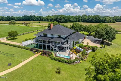 410 E Barefoot Road, Newton Grove, NC 28366 - Photo 4