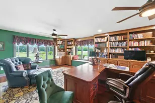 410 E Barefoot Rd, Newton Grove, NC 28366 - Photo 32