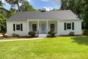 1101 W Divine St, Dunn, NC 28334 - Photo 1