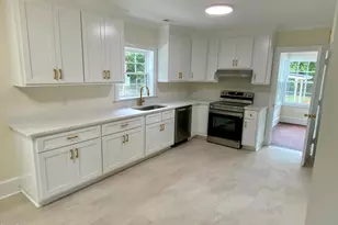 1101 W Divine St, Dunn, NC 28334 - Photo 2