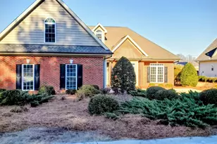 128 Crescent Dr, Dunn, NC 28334 - Photo 2