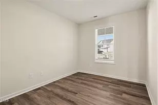 40 E Emily Gardens Dr, Selma, NC 27576 - Photo 14