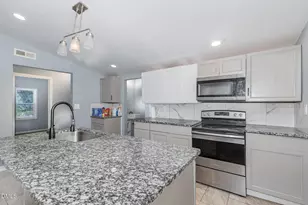 810 Vaughan St, Henderson, NC 27536 - Photo 4