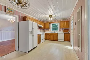 911 S Crescent Dr, Smithfield, NC 27577 - Photo 6