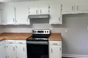 702 W Main St, Benson, NC 27504 - Photo 4