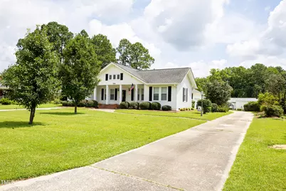 704 N Lincoln Street, Benson, NC 27504 - Photo 2