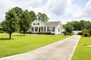 704 N Lincoln St, Benson, NC 27504 - Photo 2