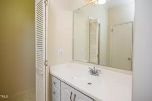 704 N Lincoln St, Benson, NC 27504 - Photo 10