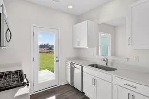 147 Starlight St, Sanford, NC 27330 - Photo 4