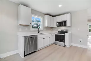 303 E James St, La Grange, NC 28551 - Photo 10